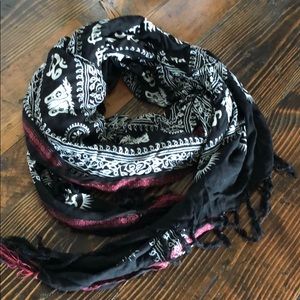 Large printed scarf/shawl